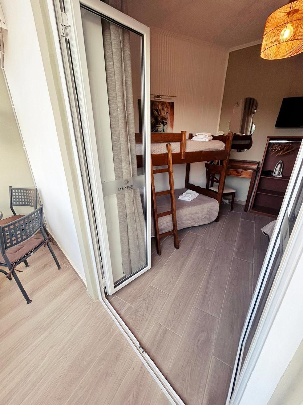 Pedro Navarino Vi Apartment *